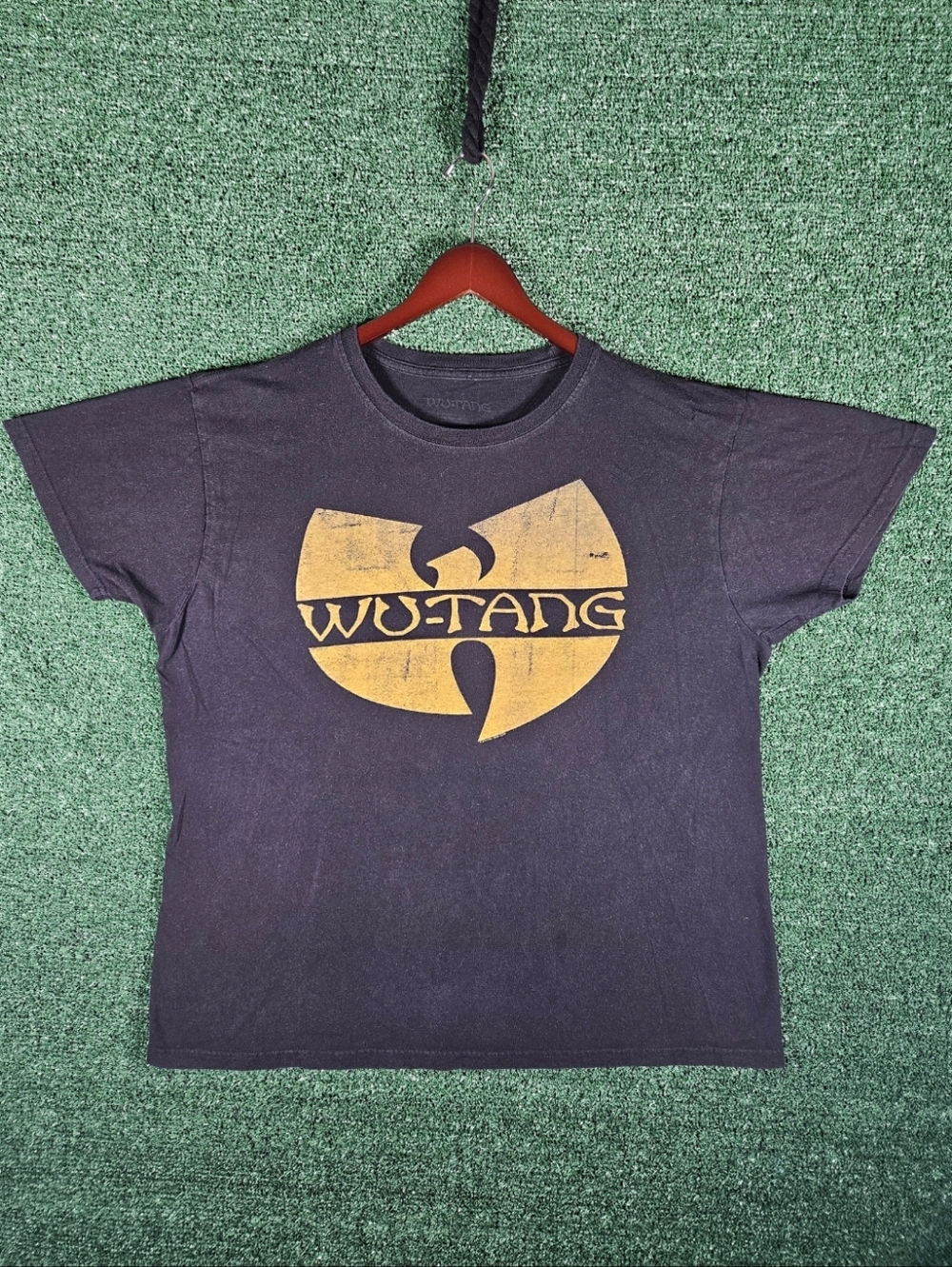 Wu-Tang Clan Logo Tee in Black w/Distressed Gold Graphic / Mens XL
